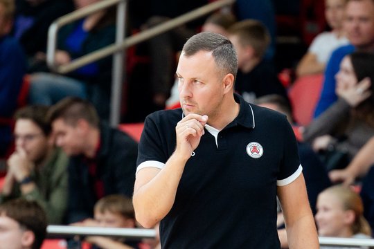 Tortą po rungtynių valgysiantis „Kibirkšties“ treneris – apie K. Nacickaitę ir šalia esančią Eurolygą