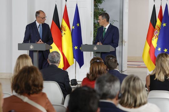 Diplomatijoje – naujas svarbus dėmuo: F. Merzas Madride gynė Vokietiją