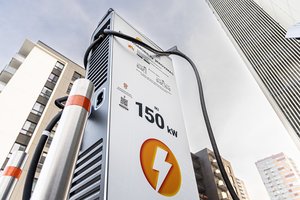 Vilniuje įrengtos dar 26 elektromobilių įkrovimo stotelės