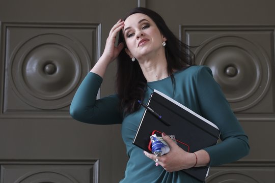 Po rankinės skandalo atkreipė dėmesį į kitą premjerės aprangos detalę: o čia jau rimtai darosi baisu