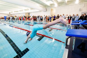 Nors ekspertai ragina plėsti plaukimo pamokas, ministerija planų tam neturi