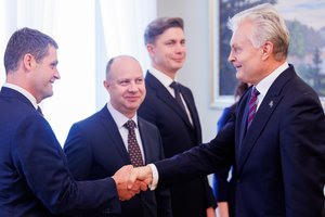 Tai su „teroristais“ visgi derėtis galima? Turi versiją dėl netikėto G. Nausėdos manevro