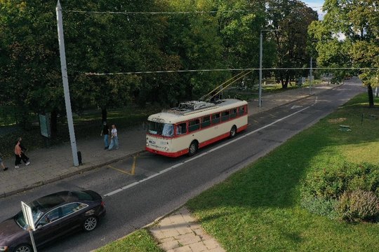 Šiandien Vilniaus viešasis transportas – nemokamas, gatvėse kursuoja retro troleibusas