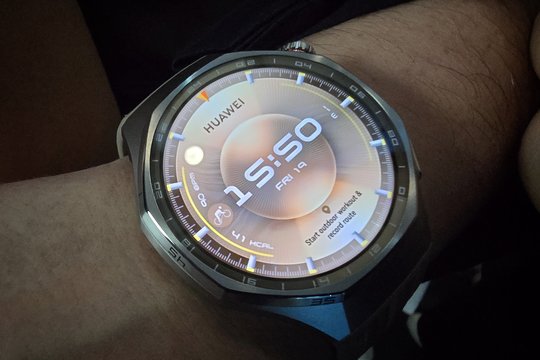 „Huawei“ pristatė 2025 m. rudens naujienas: laikrodžius, telefoną ir ausines