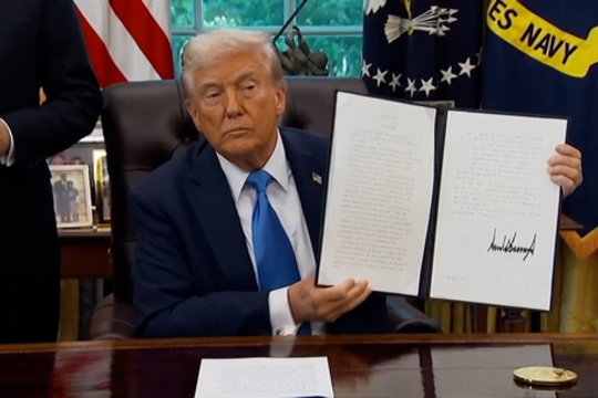 D. Trumpas įvedė naują mokestį vienos rūšies vizoms: tai smarkiai palies darbuotojus iš užsienio