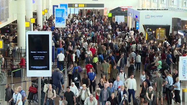 Keliaujantiems po Europą – svarbi žinia dėl skrydžių: po kibernetinės atakos strigo didžiųjų oro uostų veikla