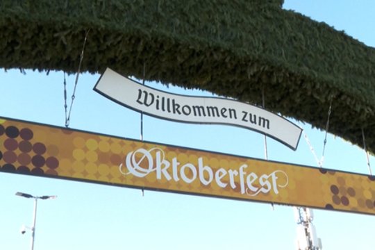 Miunchene prasidėjo „Oktoberfest“: į garsiąją alaus šventę atvyks milijonai žmonių