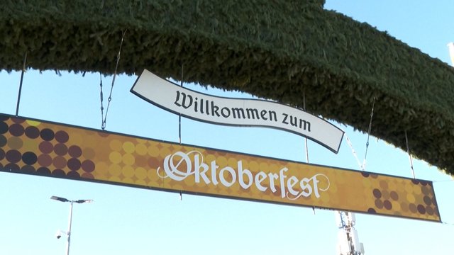 Miunchene prasidėjo „Oktoberfest“: į garsiąją alaus šventę atvyks milijonai žmonių