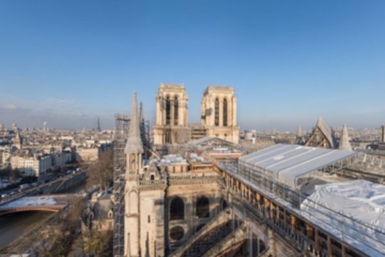Paryžiuje po renovacijos lankytojams atidaryti Dievo motinos katedros bokštai