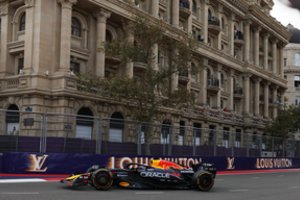 Azerbaidžane masiškai dužo „F-1“ bolidai, kvalifikaciją stabdė net šešiskart rodytos raudonos vėliavos