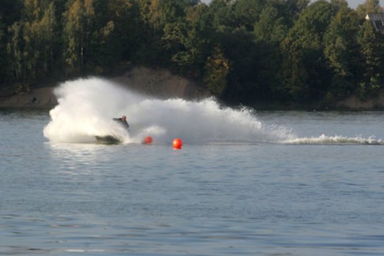 Tragiška nelaimė Ukmergės rajone: susidūrus dviem vandens motociklams žuvo vyras