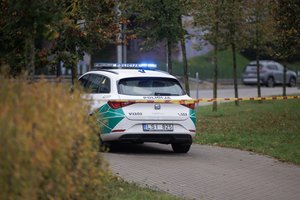 Ant partizanų memorialo Anykščių rajone – agresoriaus simboliai