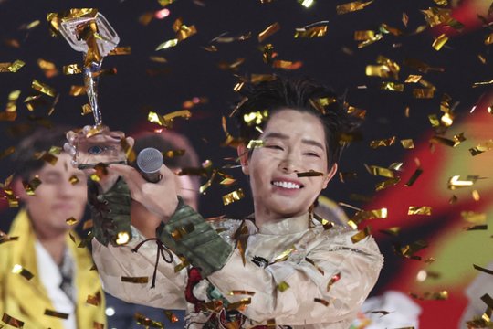 Rusija surengė „Intervizijos“ dainų konkursą, kurio nugalėtoju tapo Vietnamo atlikėjas Duc Phucas