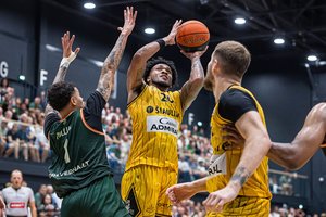 Blankus buvusio NBA krepšininko C. Reddisho pasirodymas nesutrukdė „Šiauliams“ apkartinti „Gargždų“ arenos šventę