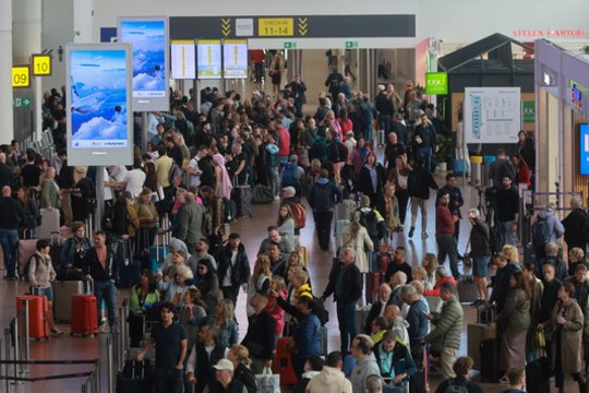 Besiruošiantiems keliauti – perspėjimas: po kibernetinės atakos keli Europos oro uostai vis dar patiria sutrikimus