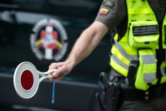 Įspėja vairuotojus: laikinai stabdomas eismas Kybartų punkte