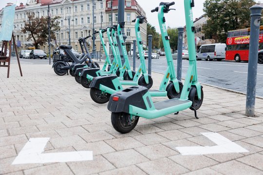 Visą pirmadienį – nemokamos kelionės „Bolt“ paspirtukais