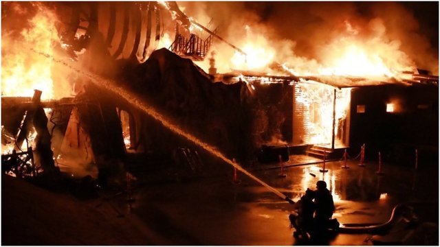 Žvėriškos rusų atakos vaizdai: ant Zaporižios numestos mažiausiai 5 bombos, yra žuvusiųjų