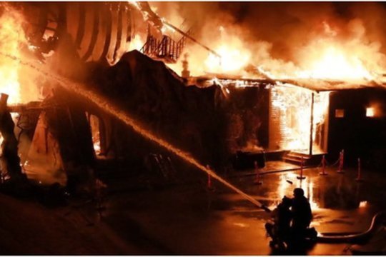 Žvėriškos rusų atakos vaizdai: ant Zaporižios numestos mažiausiai 5 bombos, yra žuvusiųjų