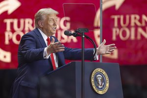 Ch. Kirko atminimo renginyje – jautrios kalbos: D. Trumpas pavadino „savo kartos milžinu“