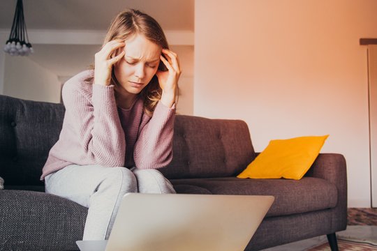 Rudeninis nerimas: kodėl jis užklumpa net stipriausius ir kaip sau padėti?