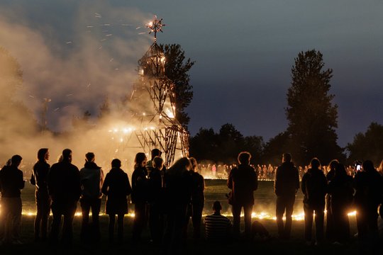 Rudens lygiadienis sostinėje nušvito liepsnomis: pasigrožėkite užburiančiais vaizdais