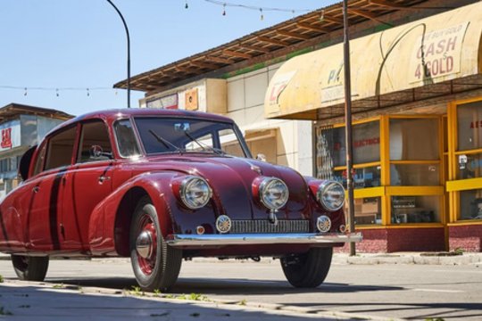 Pralenkė laiką: neįprasta 1941 metų „Tatra“ buvo parduota už 300 tūkst. eurų