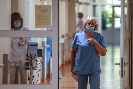 COVID-19 į Lietuvą grįžo su trenksmu – virusas nusinešė jauno žmogaus gyvybę