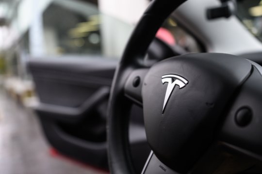 Kaune „Tesla“ partrenkė vaiką