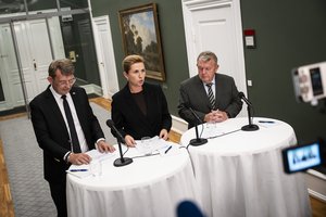 Danijos premjerė: dronai virš Kopenhagos oro uosto yra rimta ataka