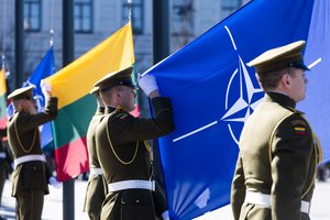 NATO įspėjo Rusiją: eskalacinio pobūdžio oro erdvės pažeidimai privalo liautis