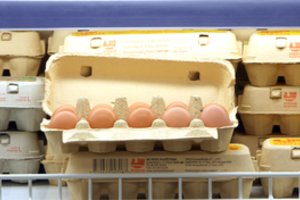 „Vievio paukščiai“ kiaušiniuose radus salmonelės bakterijų, pasakė, kur realizuoja produkciją