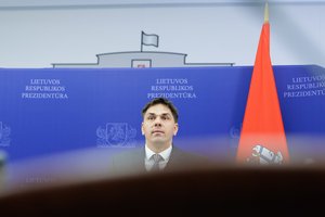 Tokio komentaro Prezidentūroje dar nėra buvę: aktoriumi pasijutęs I. Adomavičius surengė tikrą performansą