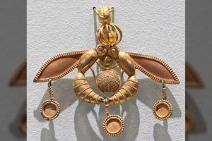 Auksinės Malijos bitės: mįslingas 3800 metų senumo papuošalas, rastas Mino civilizacijos „aukso duobėje“