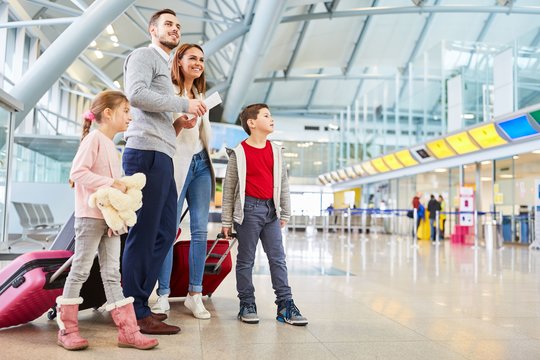 Per moksleivių atostogas – kelionė į užsienį: psichologė atskleidė poilsio naudą mokslo rezultatams