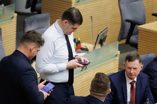 Seimo rūmuose – sirena ir raginimas evakuotis: paaiškino, kas nutiko