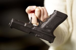 Vyriausybė – prieš siūlymą leisti karo prievolininkams įsigyti ir laikyti A kategorijos ginklus