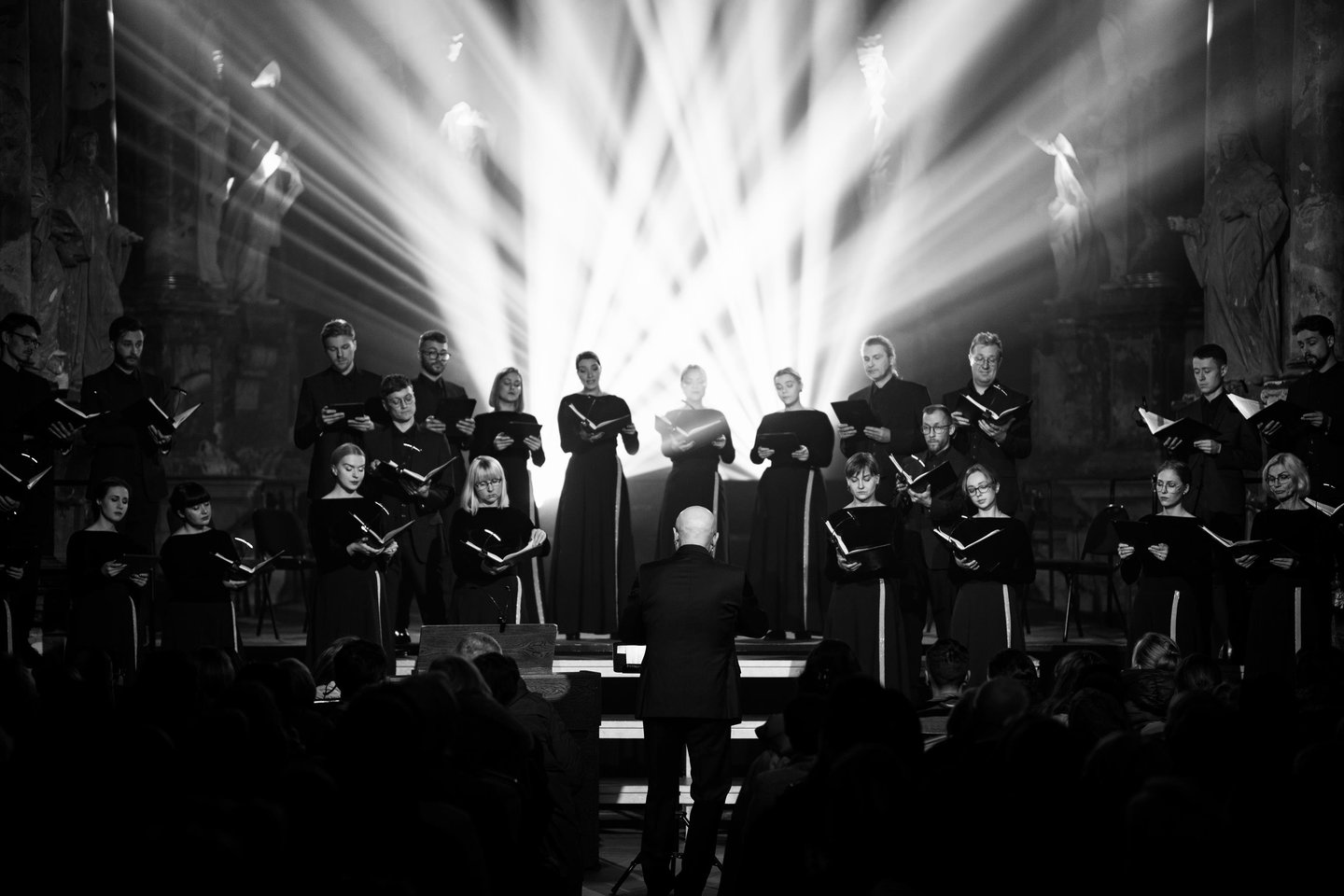 Choras „Jauna muzika“ ir Lietuvos valstybinis simfoninis orkestras parengė bendrą koncertą M.K.Čiurlionio gimimo 150-osioms metinėms.<br>LVSO nuotr.