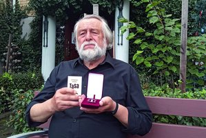 Leisdamas mažytes knygas kūrėjas lenktyniauja su savimi – vėl pagerino rekordą