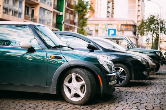 Vis daugiau vairuotojų renkasi naudotus automobilius: tam yra viena priežastis