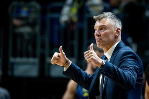 Šaras triumfuoja – po sproginėjimų ir mačo sustabdymo jis su „Fenerbahce“ iškovojo pirmąjį šio sezono trofėjų