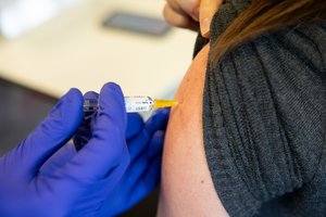 Apklausa: 46 proc. Lietuvoje gyventojų yra skiepijęsi nuo gripo