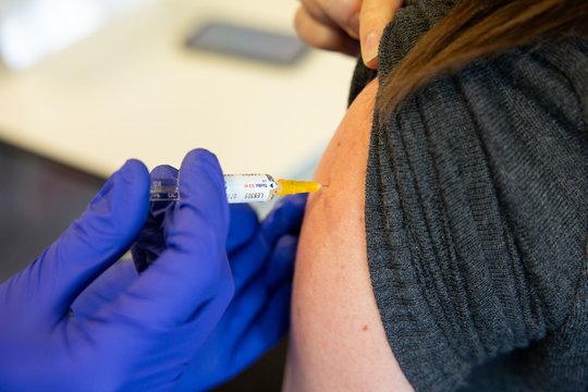 Apklausa: 46 proc. Lietuvoje gyventojų yra skiepijęsi nuo gripo