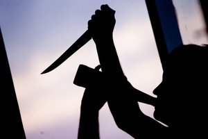 Konfliktas Joniškio r. ūkiniame pastate - girtas vyras per konfliktą peiliu sužalojo oponentą