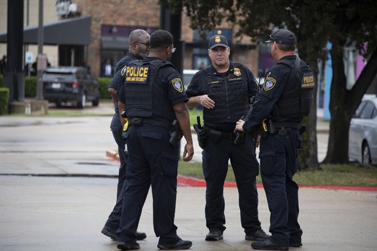 JAV administracija šūvius Dalaso migracijos tarnyboje susiejo su „radikaliąja kaire“