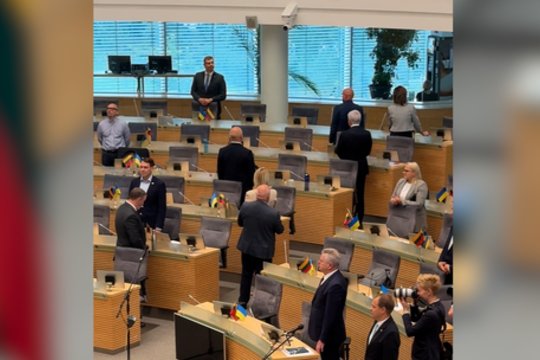 Per I. Adomavičiaus priesaiką – kurioziška situacija: liberalai stovėjo atsukę nugaras