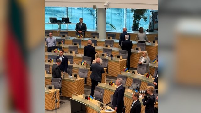 Per I. Adomavičiaus priesaiką – kurioziška situacija: liberalai stovėjo atsukę nugaras