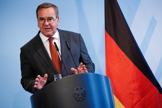 B. Pistorius: rusai kosmose stebi du Vokietijos palydovus