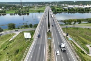 Gera žinia vairuotojams: kelyje A5 esančio tilto darbai baigti – eismas ir vėl vyksta abiem juostomis