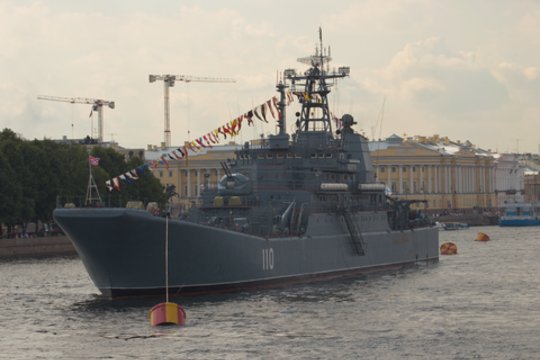 Virš Danijos pasirodžius nežinomiems dronams – netoliese tykantis Rusijos desanto laivas